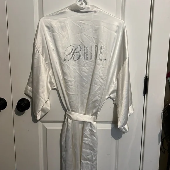Bride Robe - Picture 1 of 3